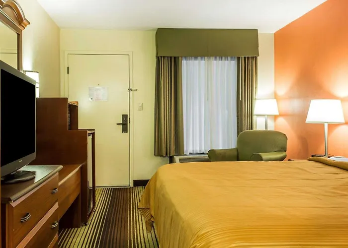 Townhouse Salem - Inn Winston-Salem