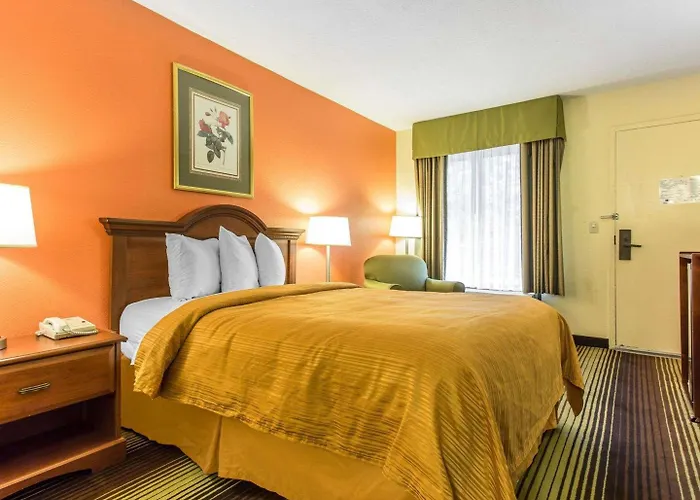 Townhouse Salem - Inn Winston-Salem