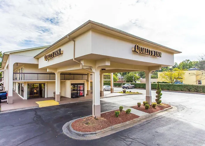 Townhouse Salem - Inn Winston-Salem